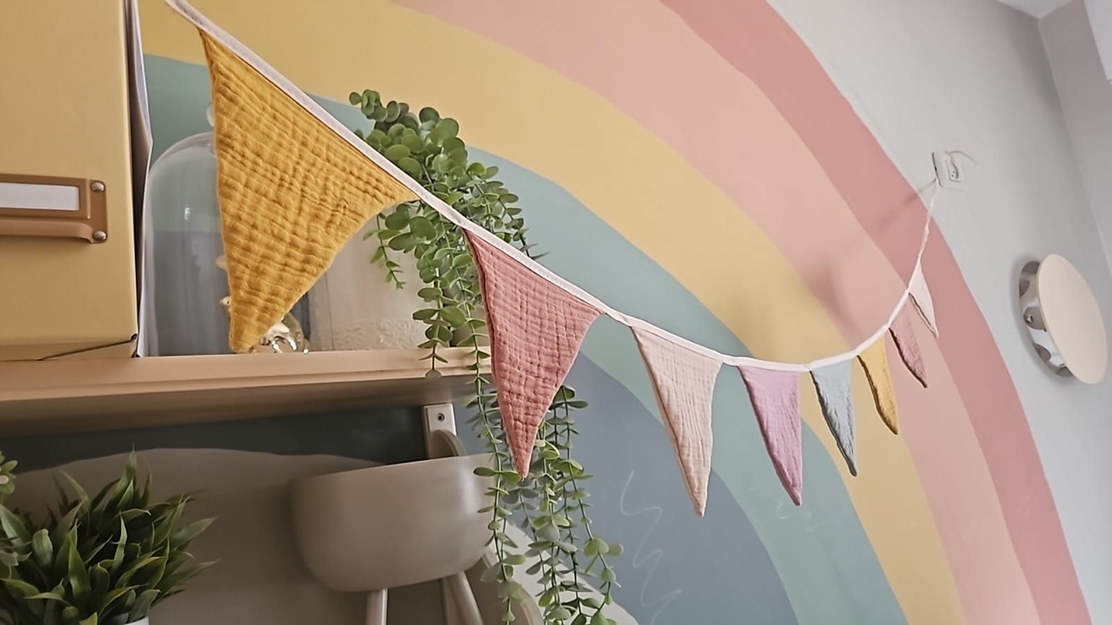 קיר קשת בחדר ילדים